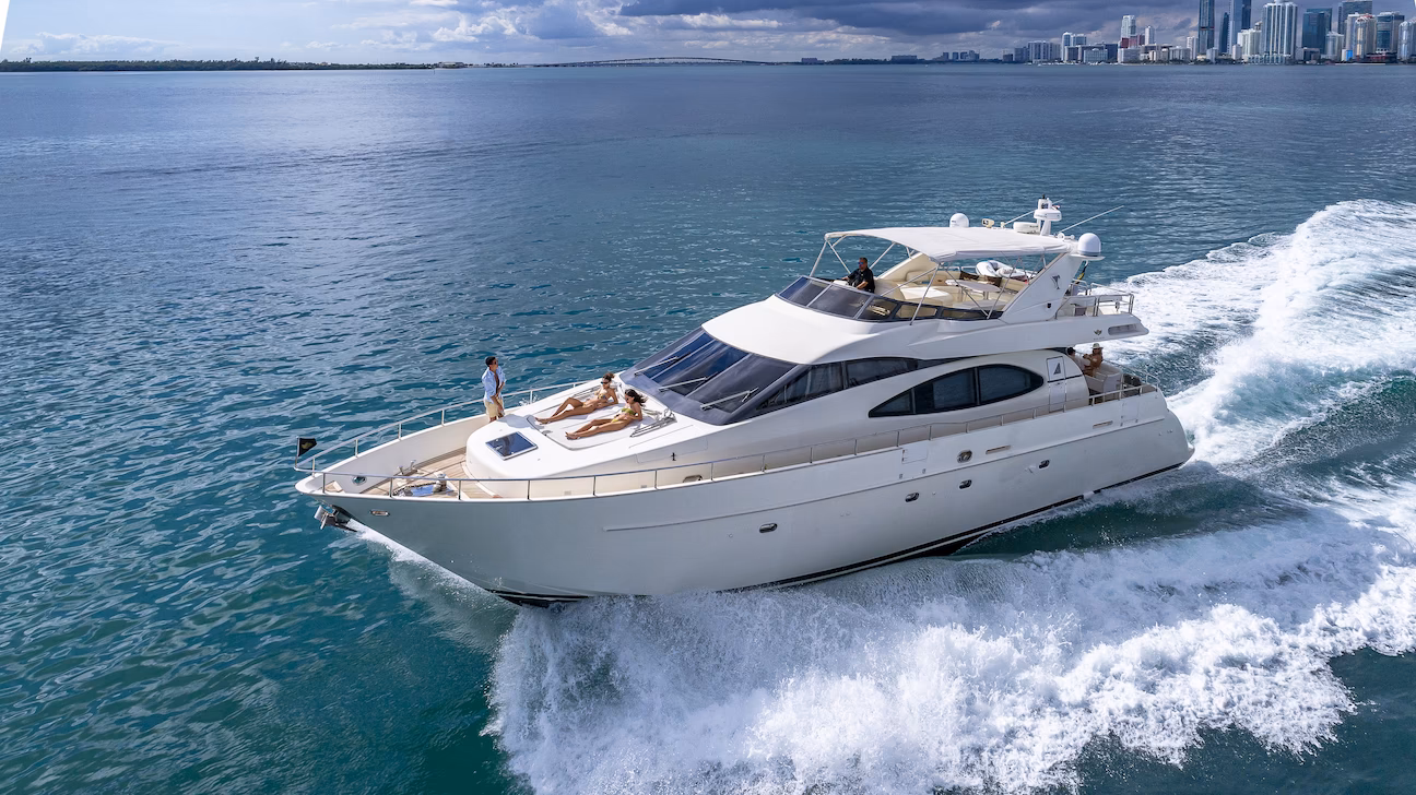 70' Luxury Yacht Cruising in Hilton Head